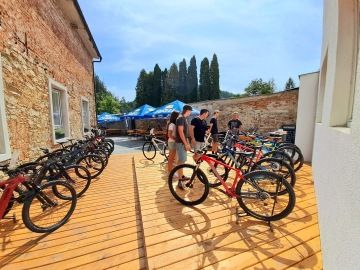 Továrna Vír - kola a občerstvení