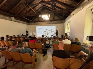 Továrna vír - konferenční místnost